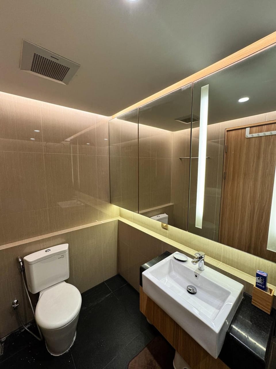 Apt Embarcadero 2BR with Netflix & Pool by Damaresa Apartment in Jakarta