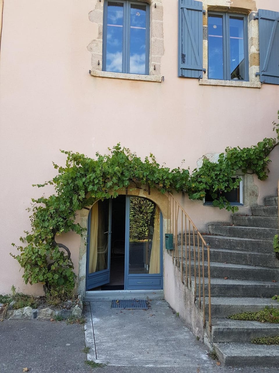 Facade/entrance