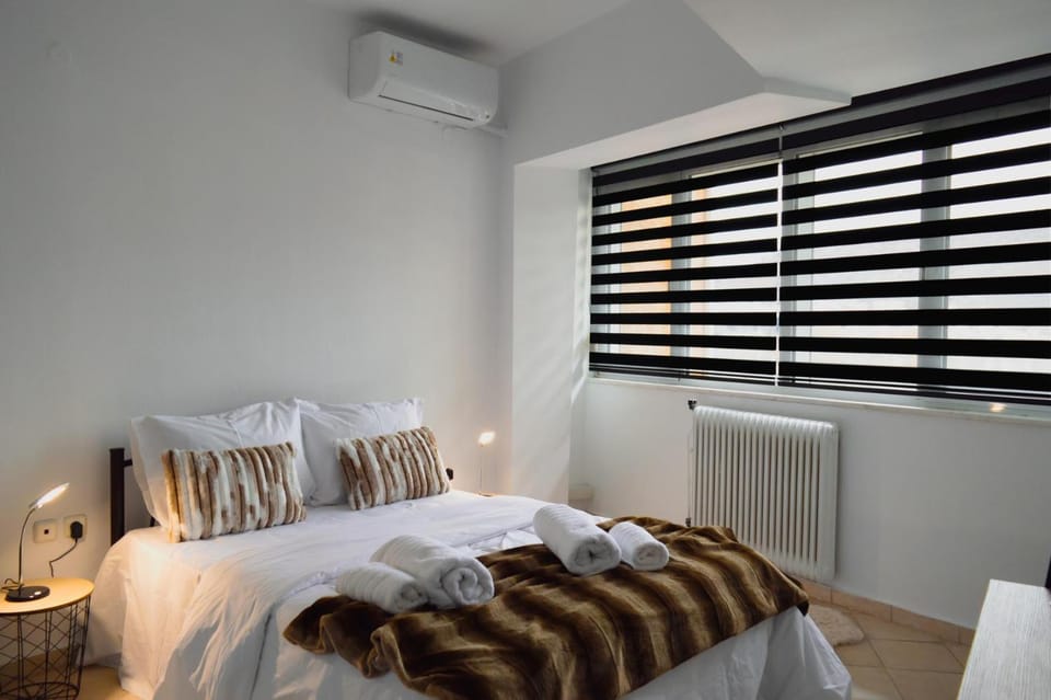 Bed, Bedroom, air conditioner