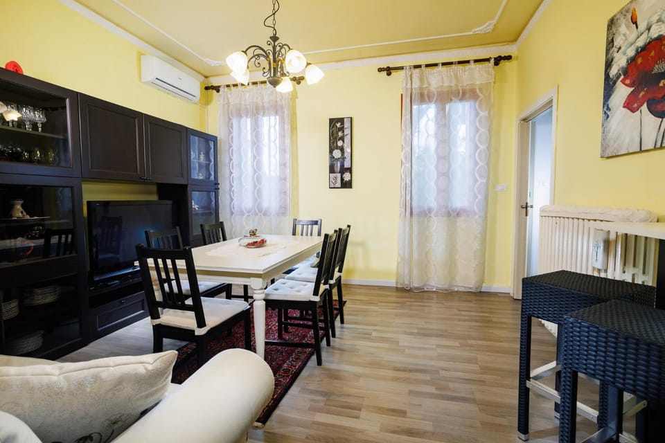 Communal lounge/ TV room, Living room, Seating area, air conditioner