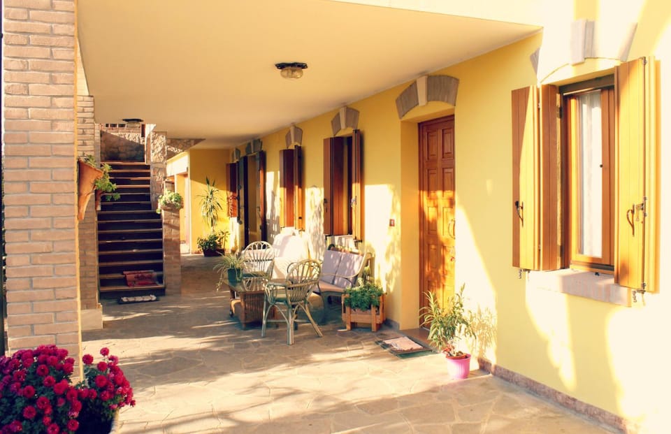 Property building, Patio, Facade/entrance
