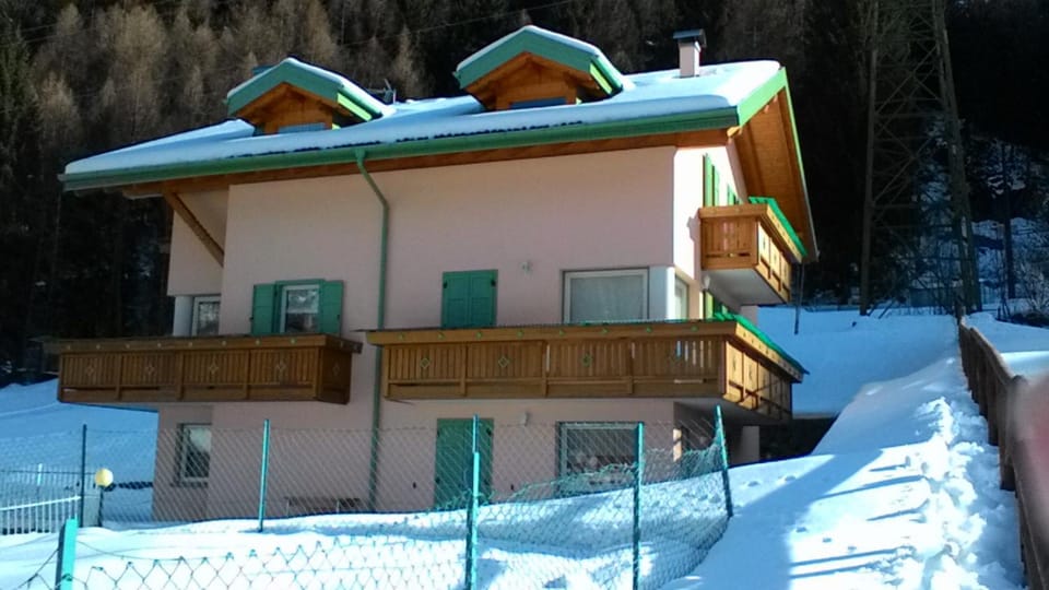 Property building, Day, Winter