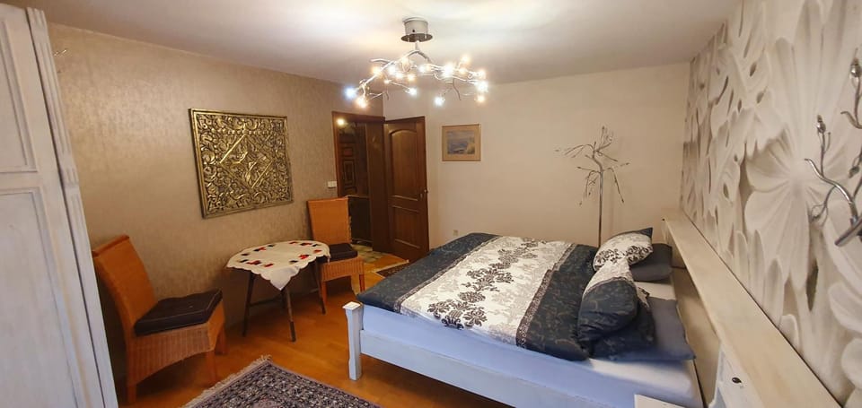 Photo of the whole room, Bedroom