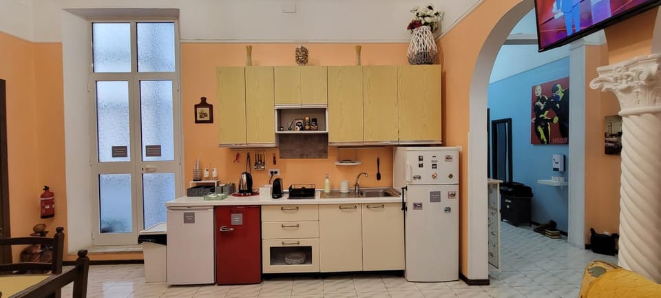 Coffee/tea facilities, Dining area