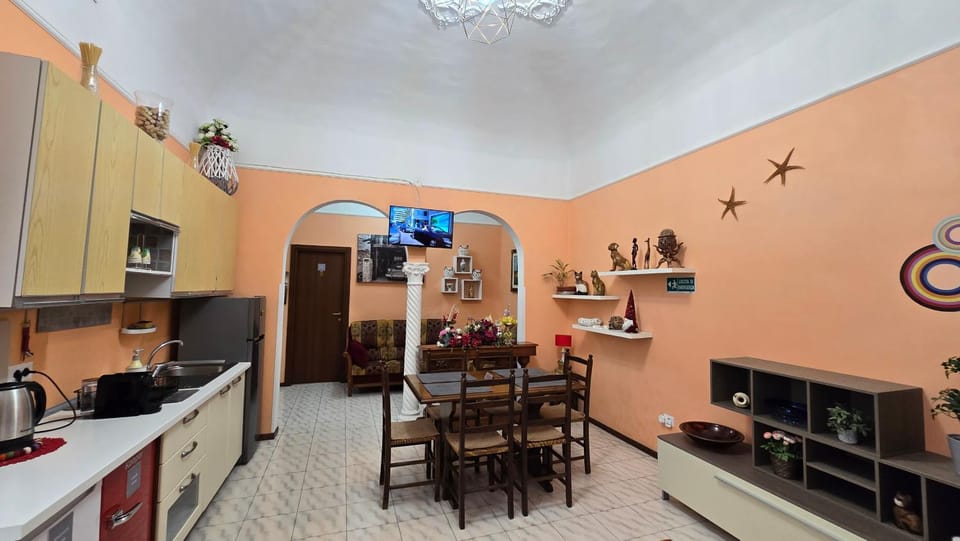 Communal lounge/ TV room, Dining area, Dining area