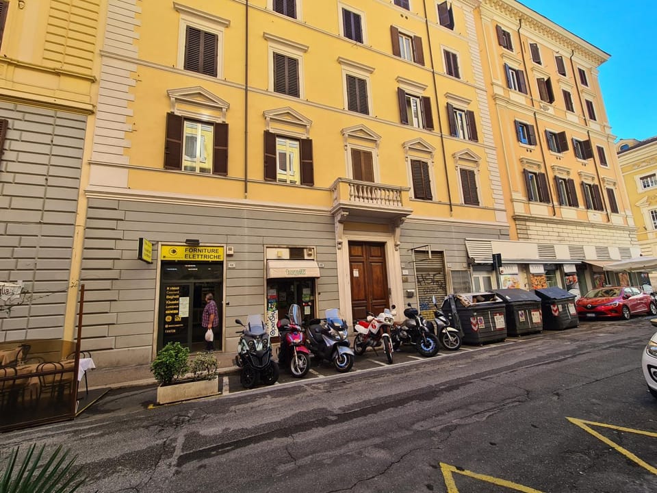Property building, Balcony/Terrace, Street view