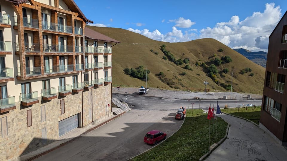Nearby landmark, Neighbourhood, Mountain view