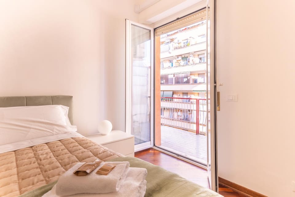 Property building, Bed, Photo of the whole room, Bedroom, towels
