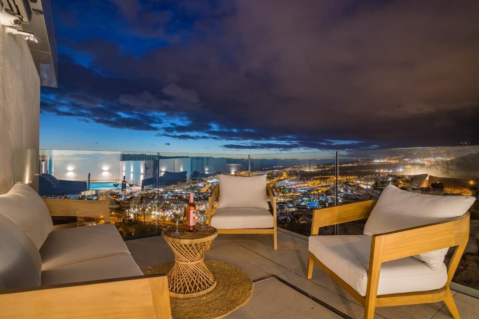 Night, View (from property/room), Balcony/Terrace, Balcony/Terrace, Seating area, City view