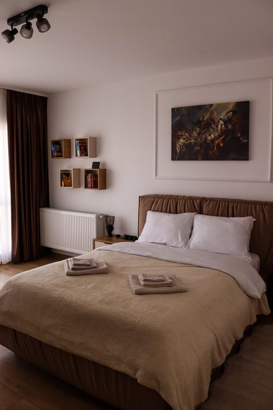 Bed, Bedroom, heating, heating, towels, towels