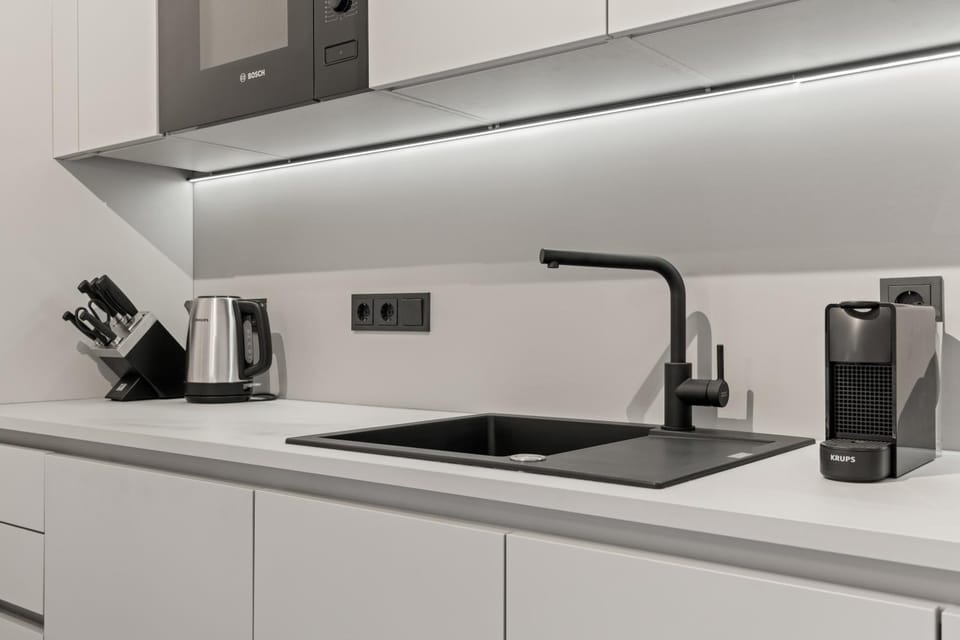 Coffee/tea facilities, Kitchen or kitchenette, stove, toaster