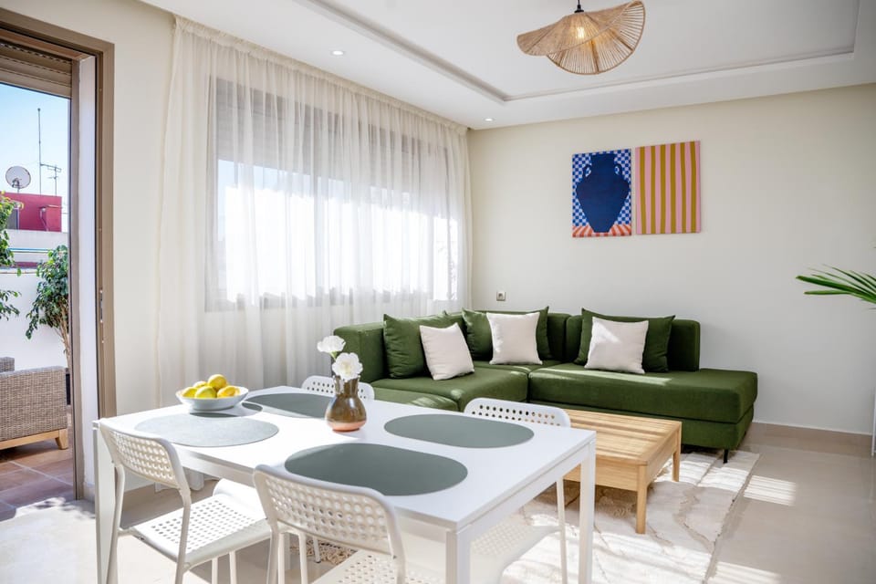 Living room, Seating area, Dining area