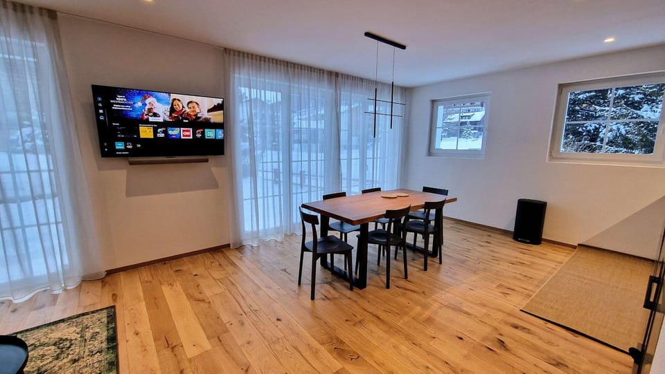 TV and multimedia, Dining area