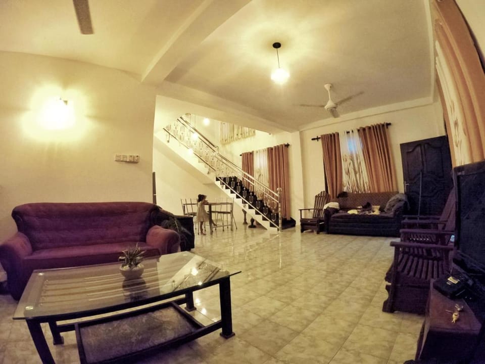 Sea Waves Home Stay Villa in Southern Province