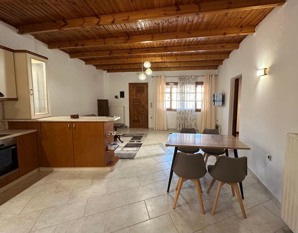 Koutsogiannopoulos House Apartment in Peloponnese Region