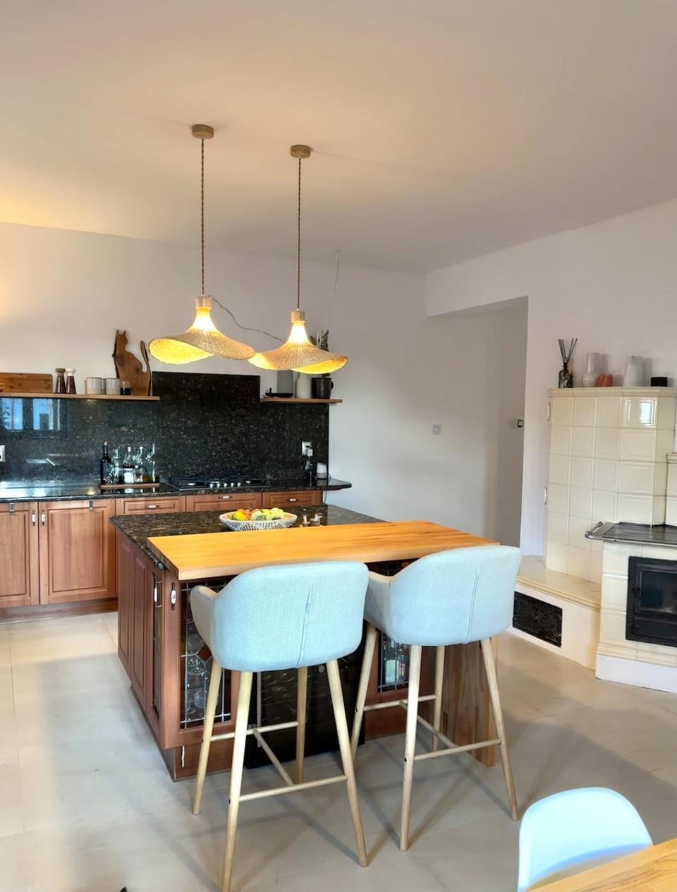 Kitchen or kitchenette, Dining area, stove