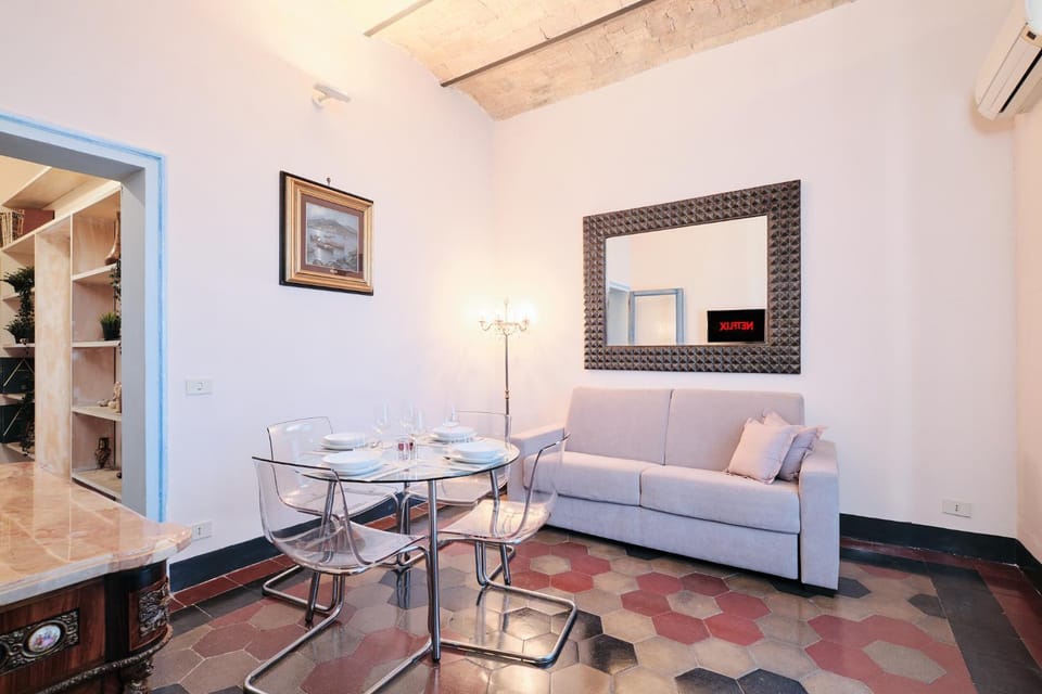 Living room, Seating area, Dining area, air conditioner