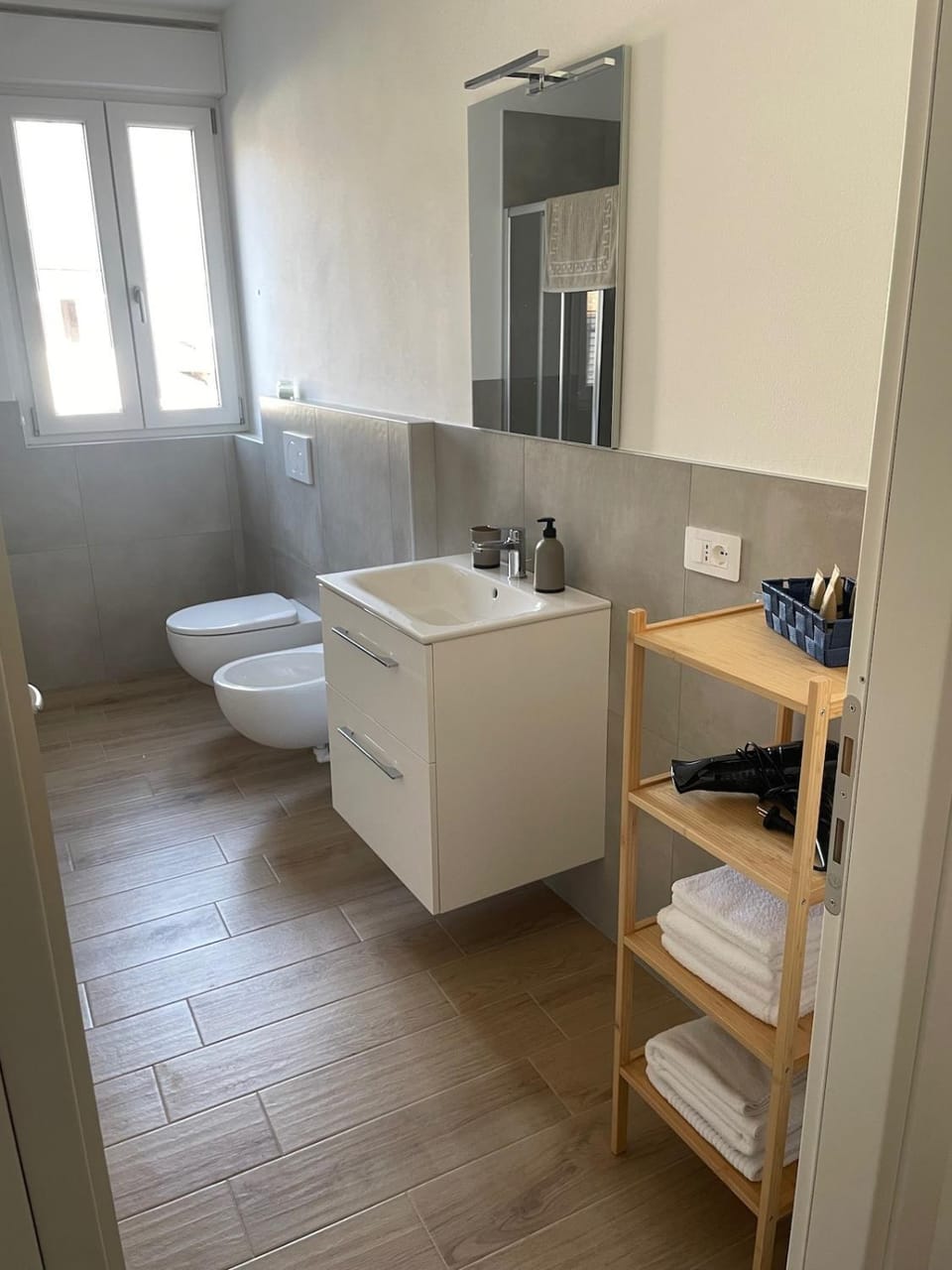 Toilet, Bathroom, bidet, towels