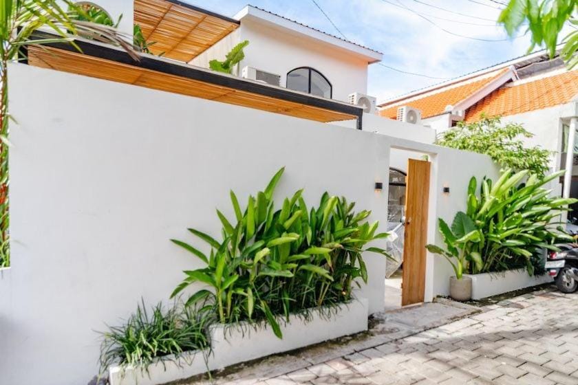 Property building, Day, Garden, Garden view