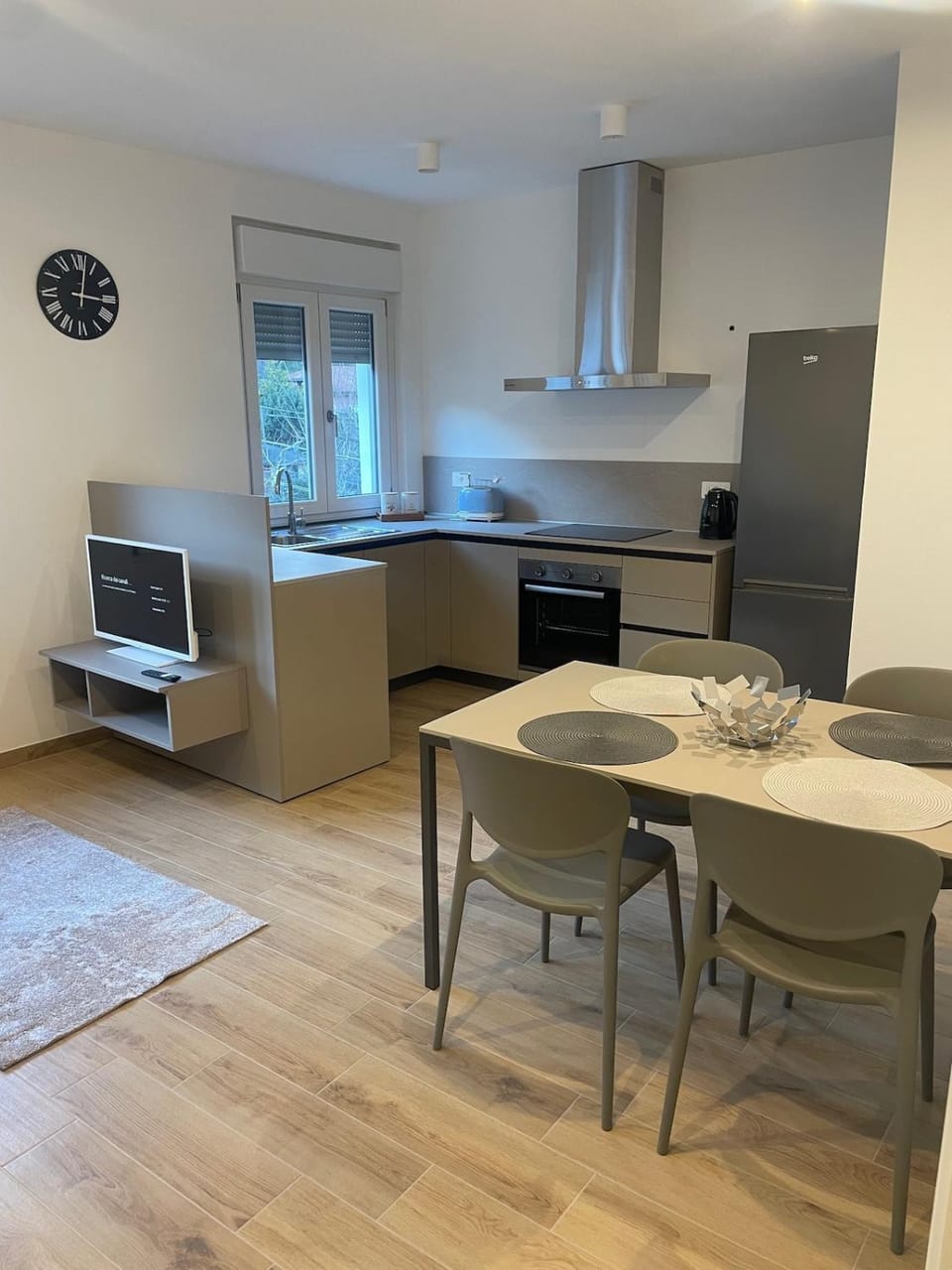 TV and multimedia, Kitchen or kitchenette, Living room, Dining area, oven, pet friendly, stove