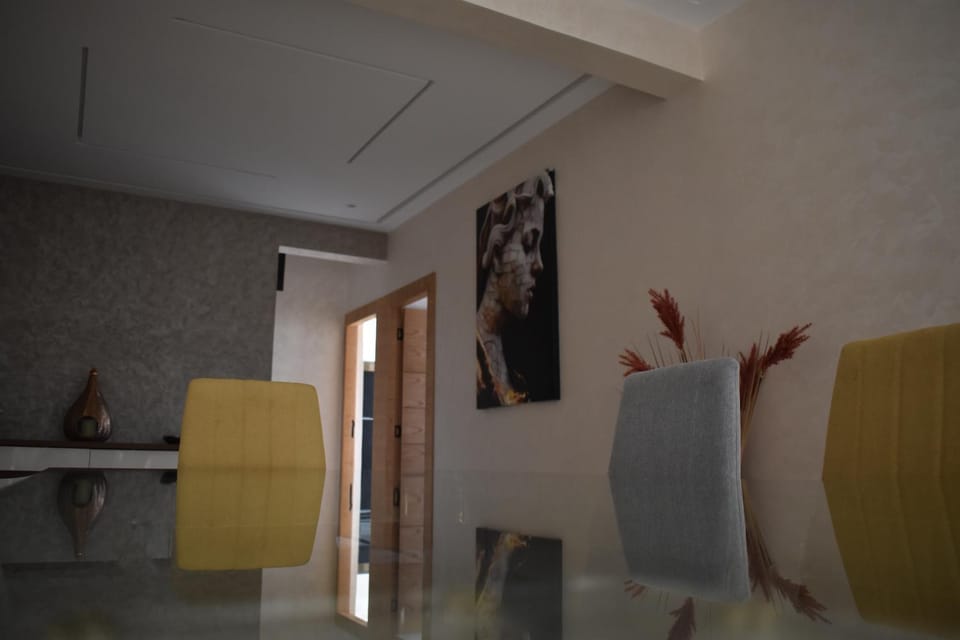 Dining area, Food