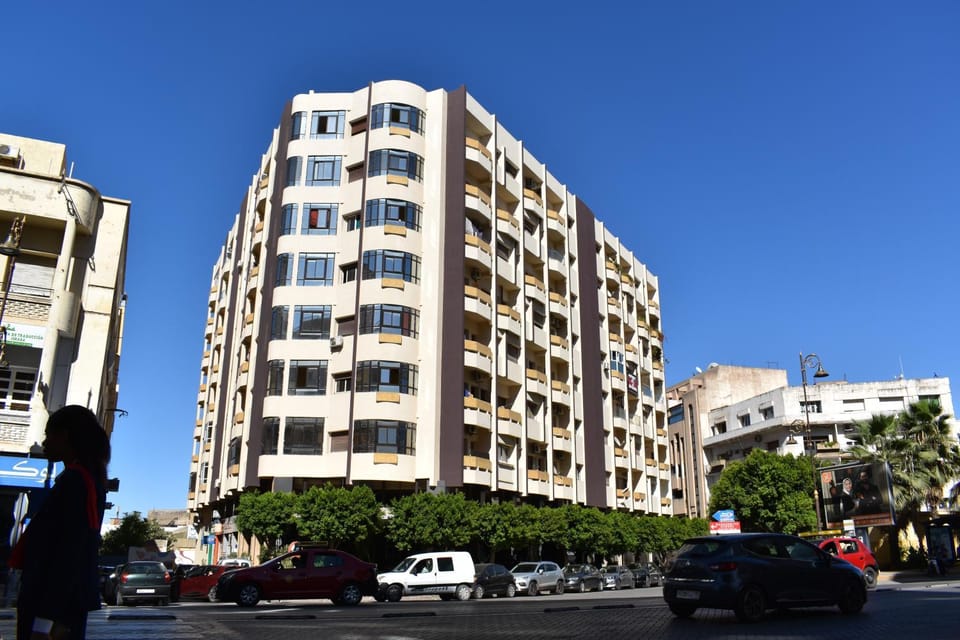 Property building, Day, Neighbourhood, City view, Street view, Location, Parking