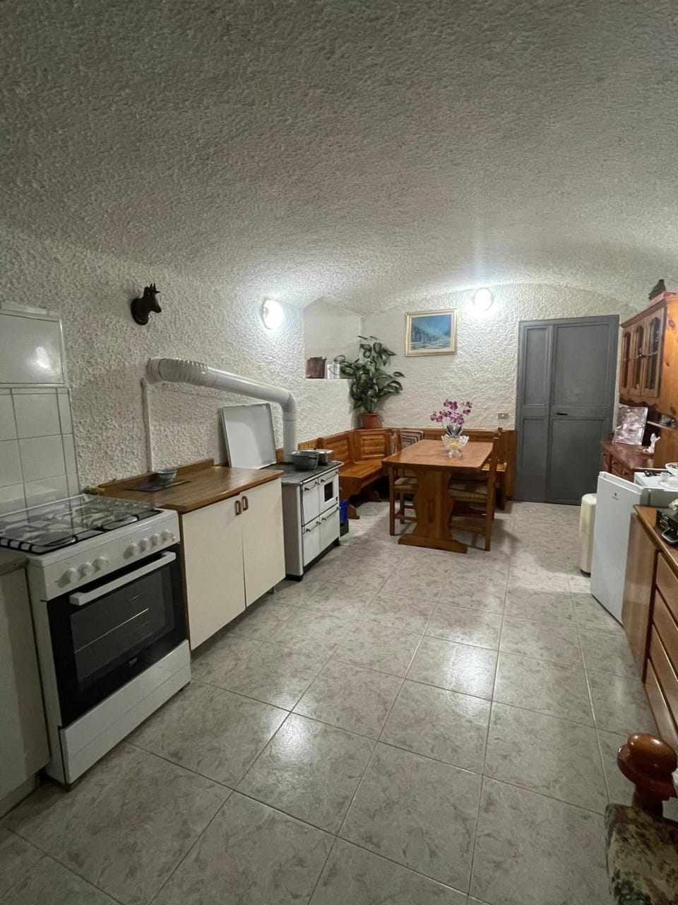 Kitchen or kitchenette, oven, stove