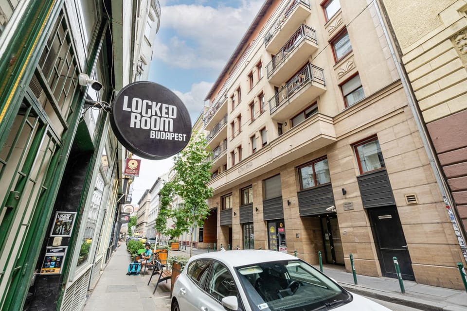 Neighbourhood, Street view