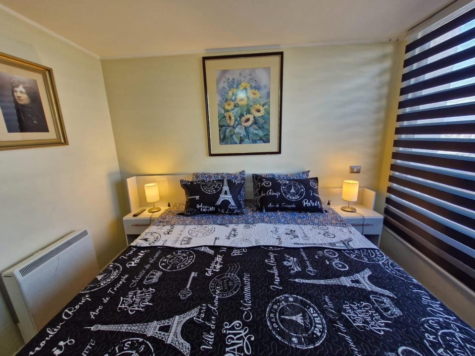 BEAUTIFUL DEPARTMENT FULL CENTER WITH ESTACIONAMi Apartment in Santiago