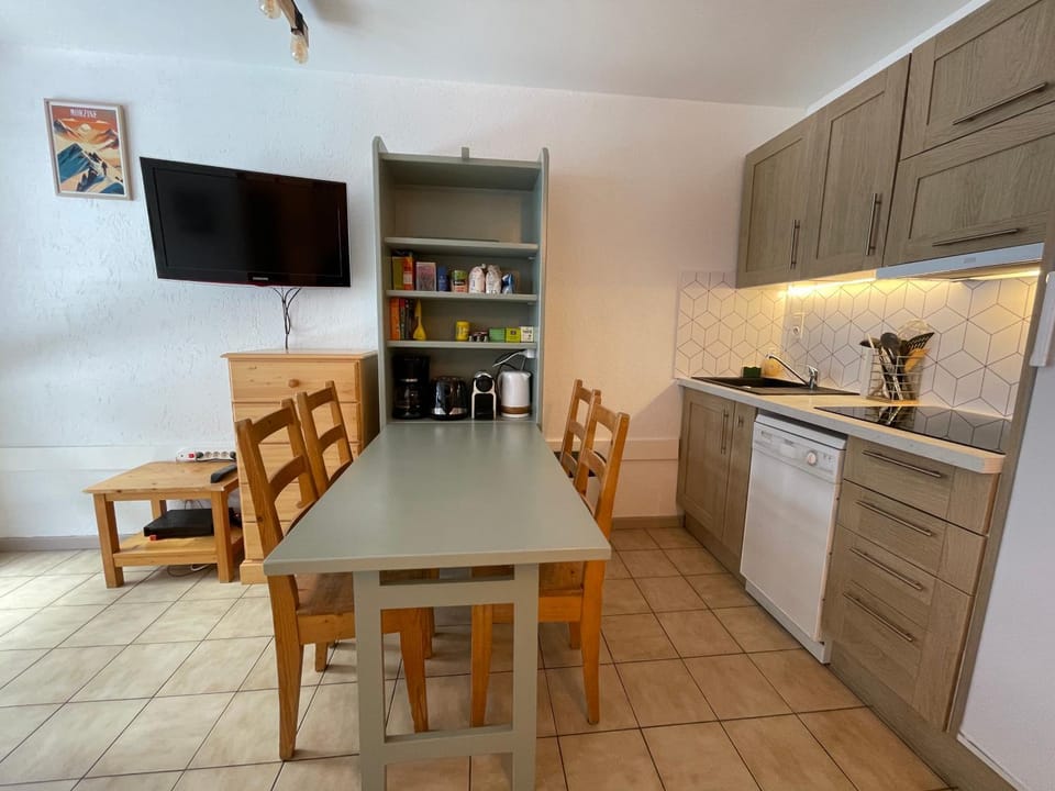 Alpine Serenity Apartment in Montriond