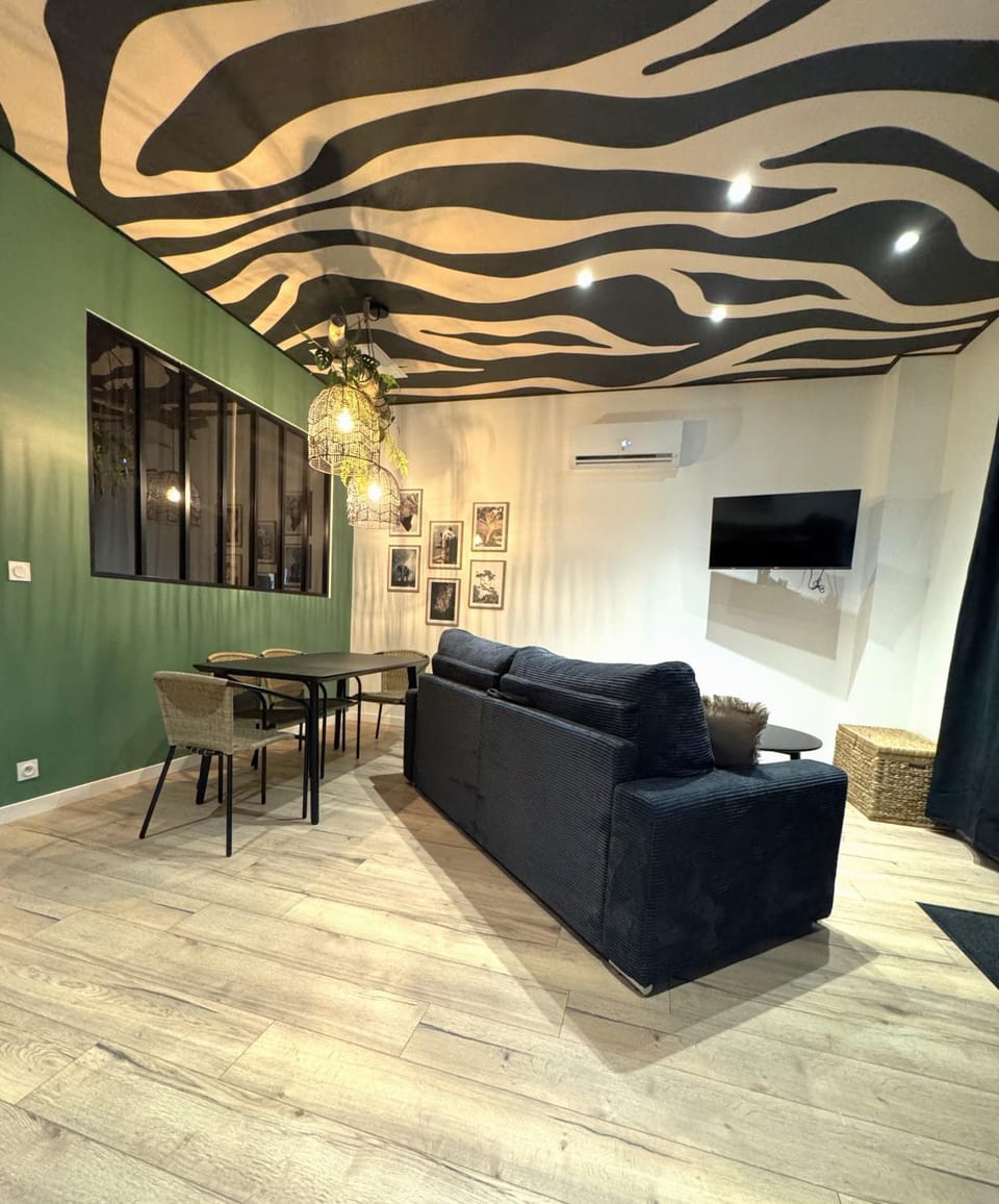 Living room, Dining area