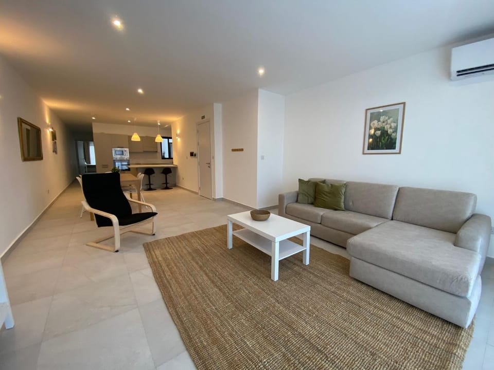 TV and multimedia, Living room, Seating area, air conditioner
