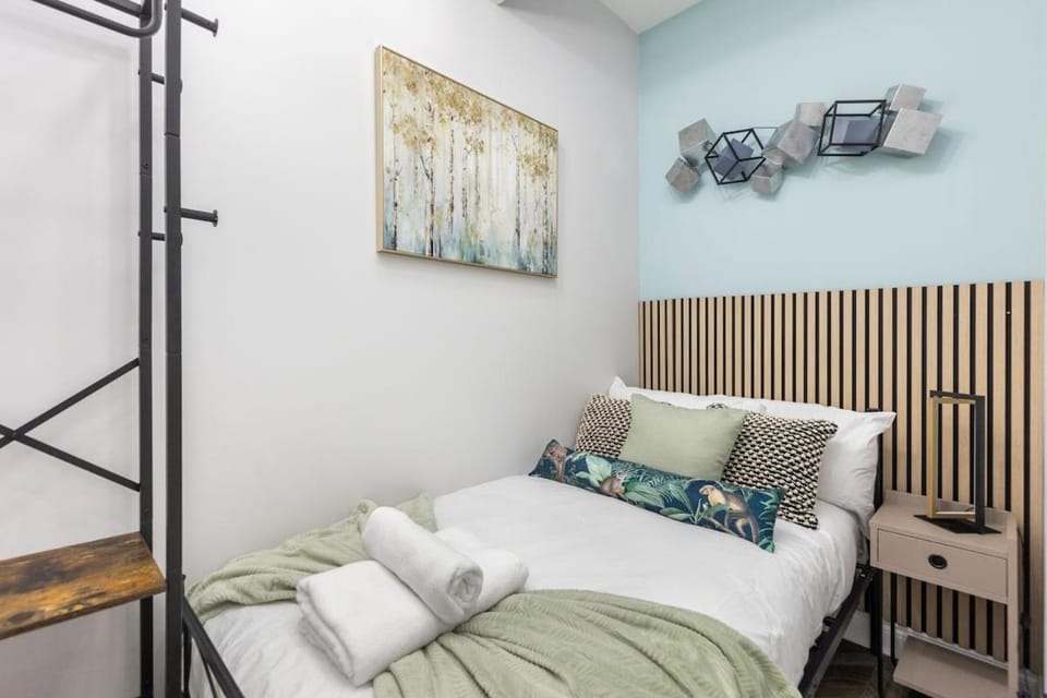 Modern 2 Bed apartment in Bow with garden Apartment in London Borough of Hackney