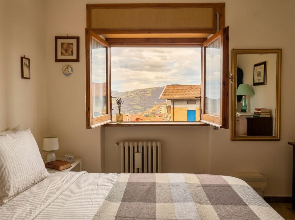 Bed, Photo of the whole room, Bedroom, Mountain view