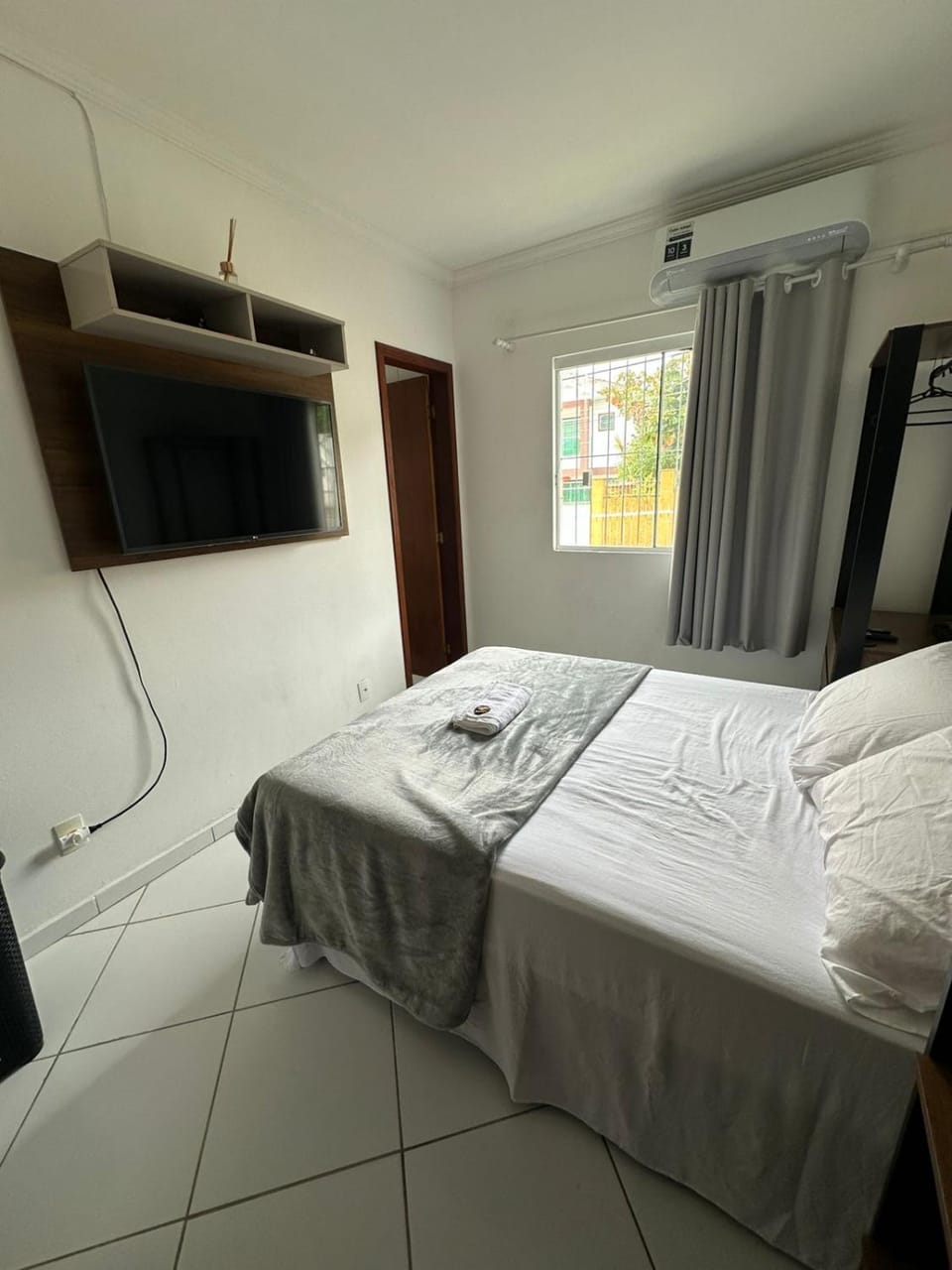 Bed, Bedroom, children, locker, towels, wardrobe