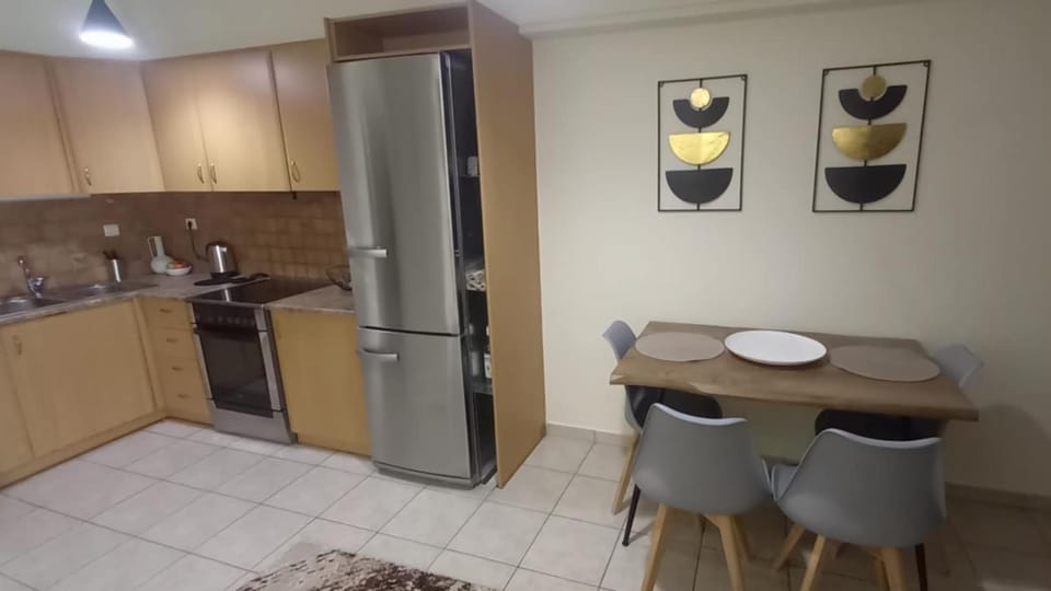 Kitchen or kitchenette, Dining area, oven, stove
