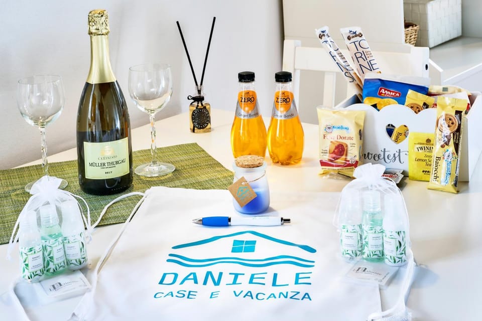 Property logo or sign, Food and drinks, Logo/Certificate/Sign, Drinks, Alcoholic drinks