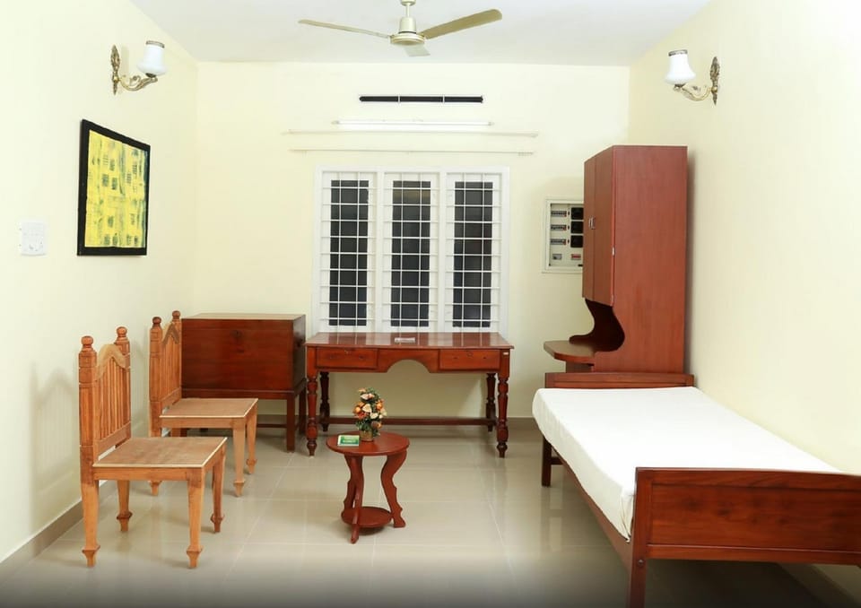 Bed, Decorative detail, Seating area
