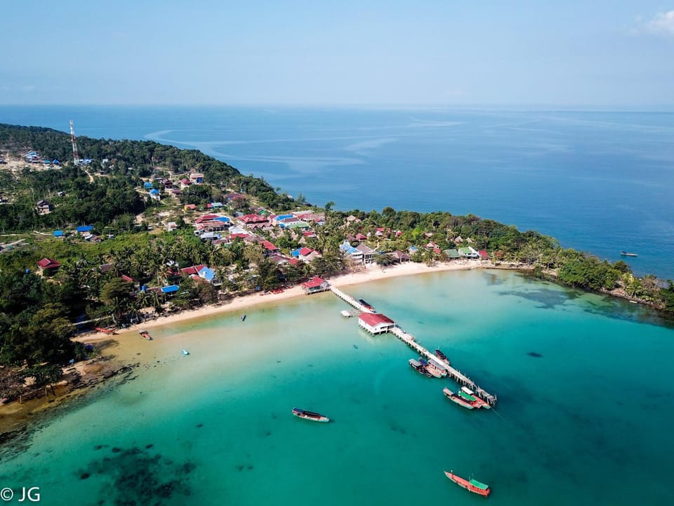 Restaurant/places to eat, Neighbourhood, Natural landscape, Fishing, Snorkeling, Beach, Canoeing, Diving
