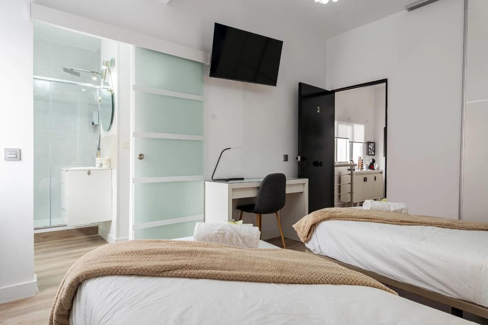 Bed, Photo of the whole room, Bedroom