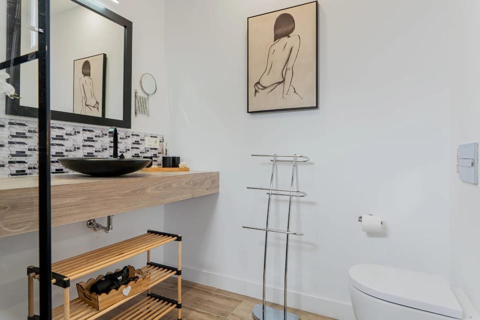 Bathroom, towels