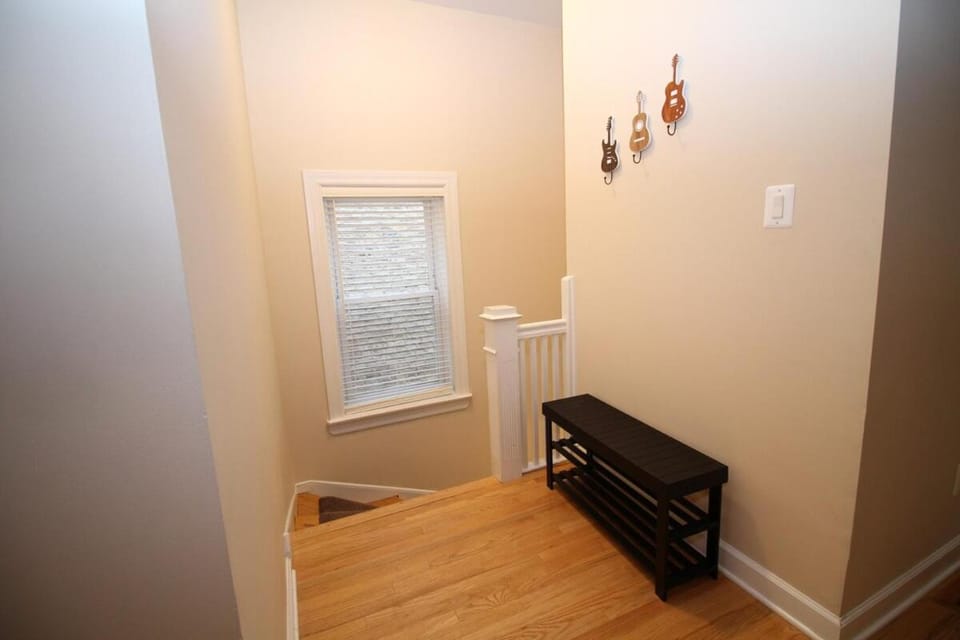 Queen Beds, Long Stay, Garage Parking, Near Train Apartment in Chicago