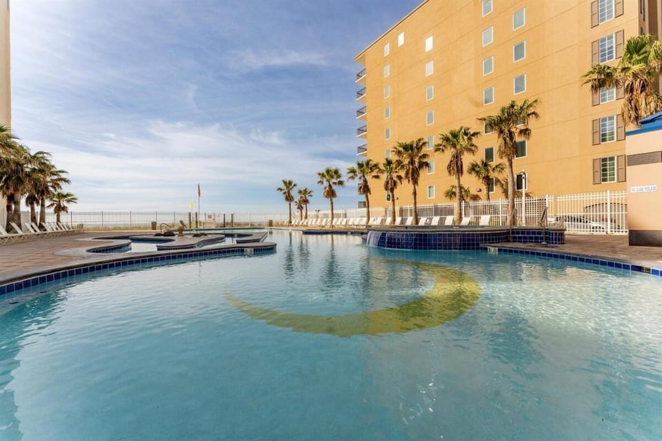 2 Bedroom High Rise Corner Condo at Crystal Tower with 2 Balconies, 2 Outdoor Pools, Lazy River, Heated Indoor Pool, Direct Beach Access Apartment in West Beach