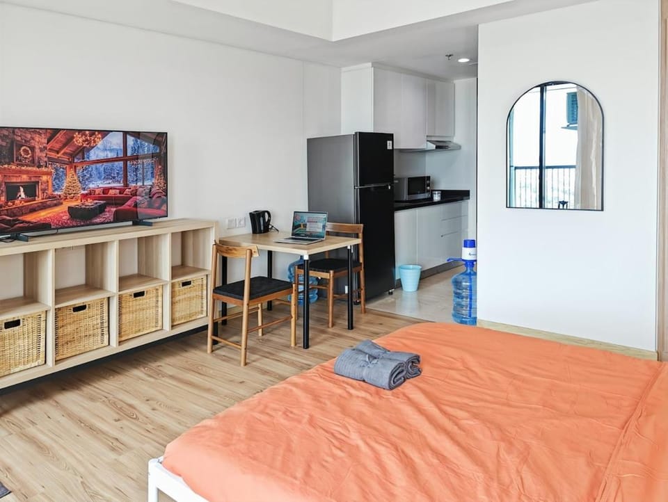 Newly South Gate Studio Apt with Pool, Gym Netflix by 2ndHome Apartment in South Jakarta City