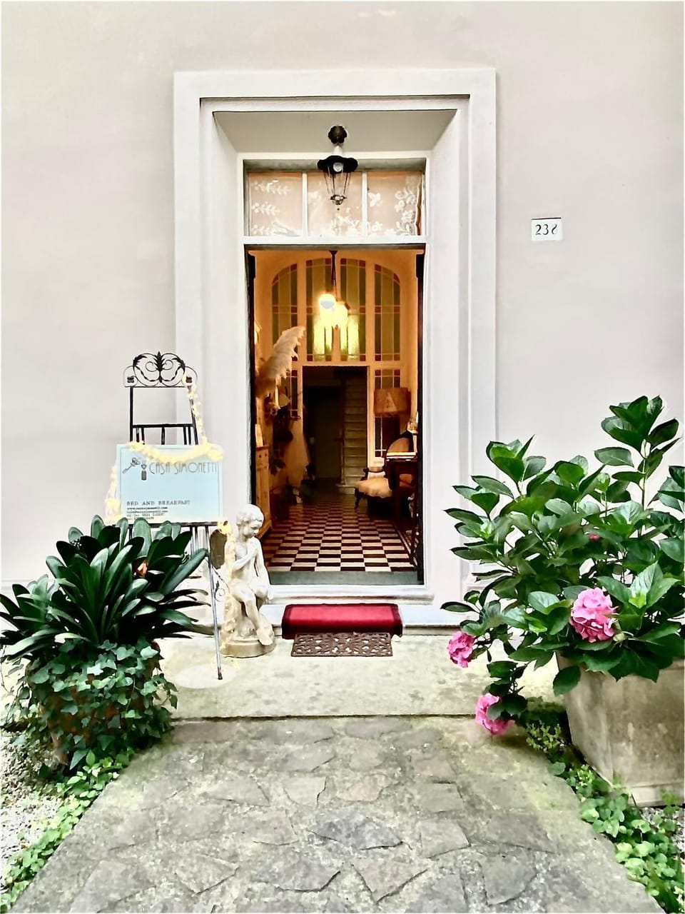 Facade/entrance