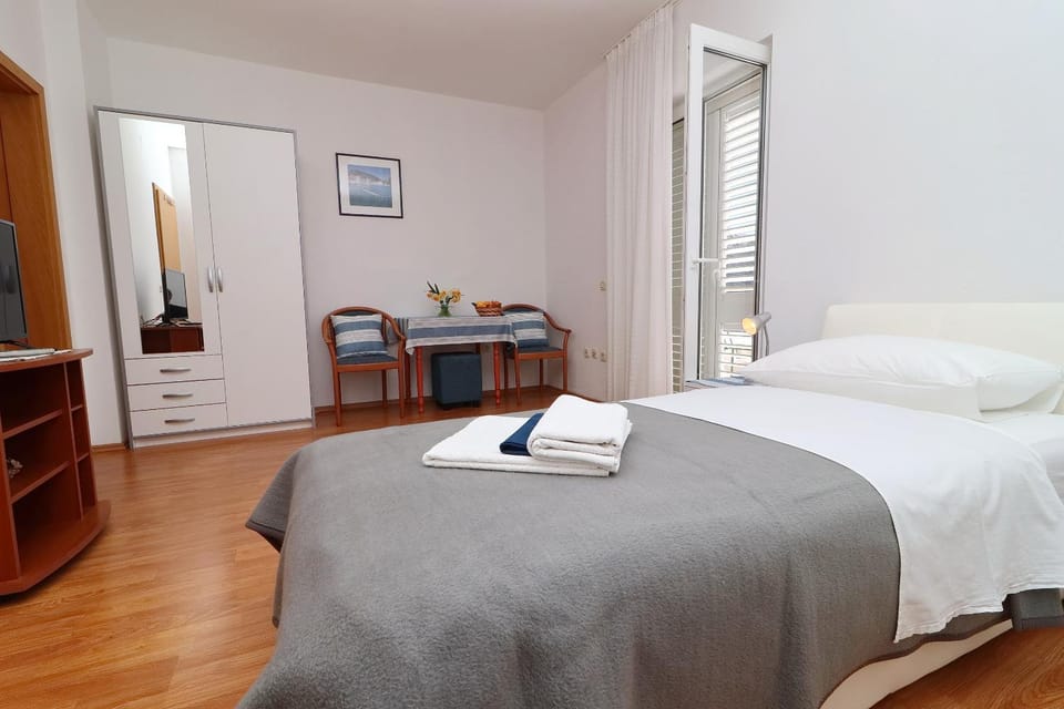 Guest House Franica & Pero Lobrovic Bed and Breakfast in Dubrovnik-Neretva County