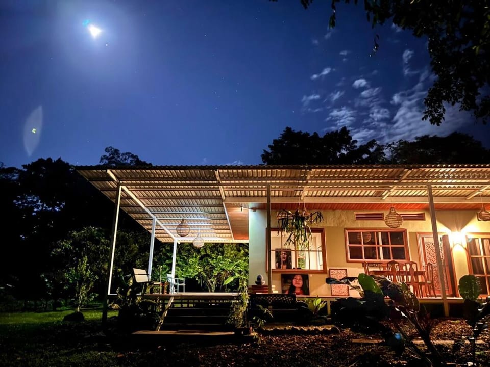 Quintaesencia Arte y Naturaleza House in Heredia Province