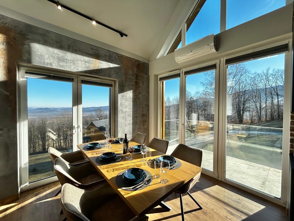 Dining area, Mountain view