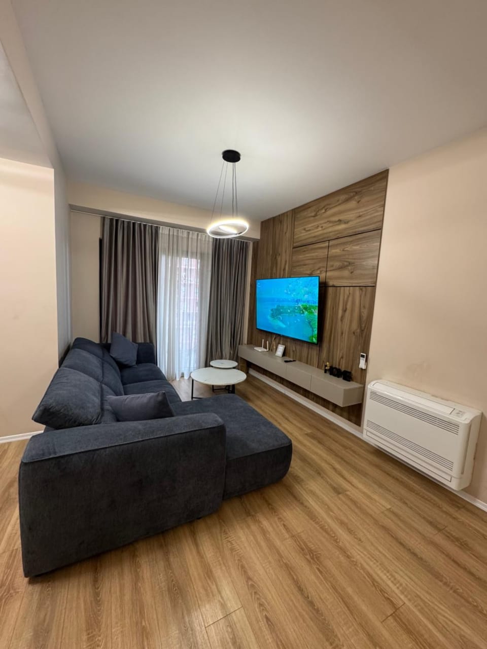Communal lounge/ TV room, Bed, TV and multimedia, Living room, Seating area, Evening entertainment