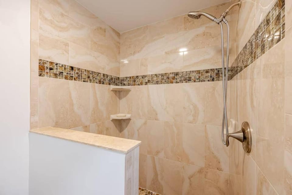 Waterfront Escape Luxurious Stay House in Cape Coral